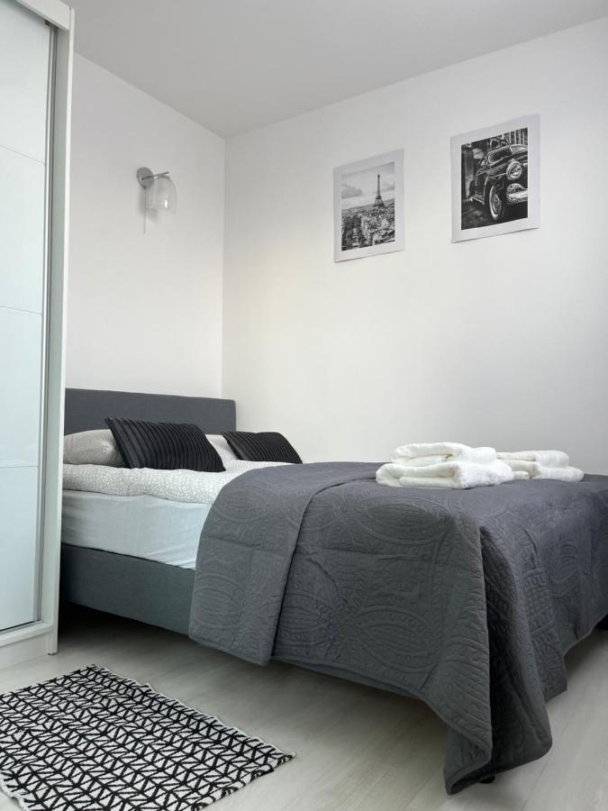 Апартаменты Warsaw Inside Solec With Private Parking Экстерьер фото