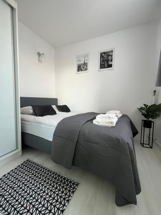 Апартаменты Warsaw Inside Solec With Private Parking Экстерьер фото